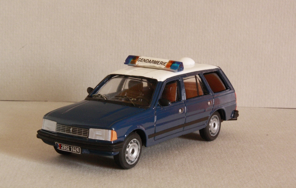 Peugeot 305 GLD Equipe Cynophile