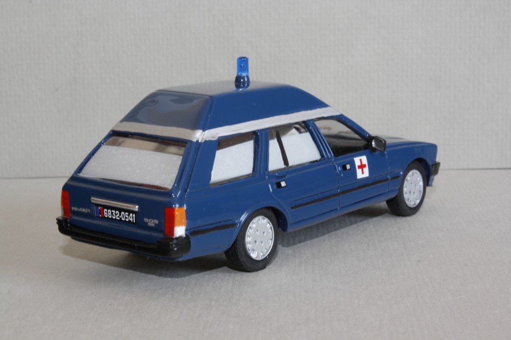 Peugeot 505 break ambulance