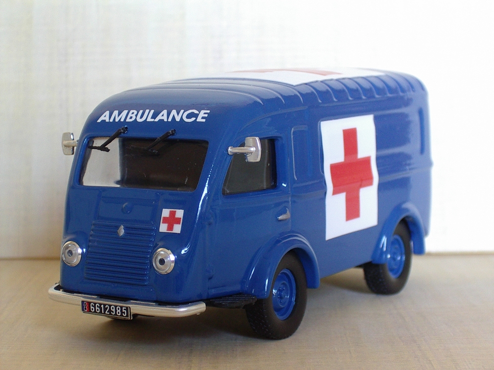 Renault 1000 Kg ambulance face