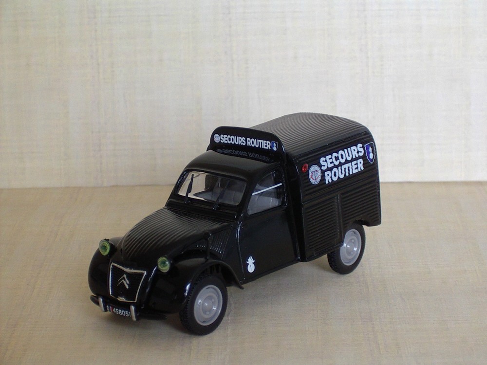 CItroen 2CV secours routiers face